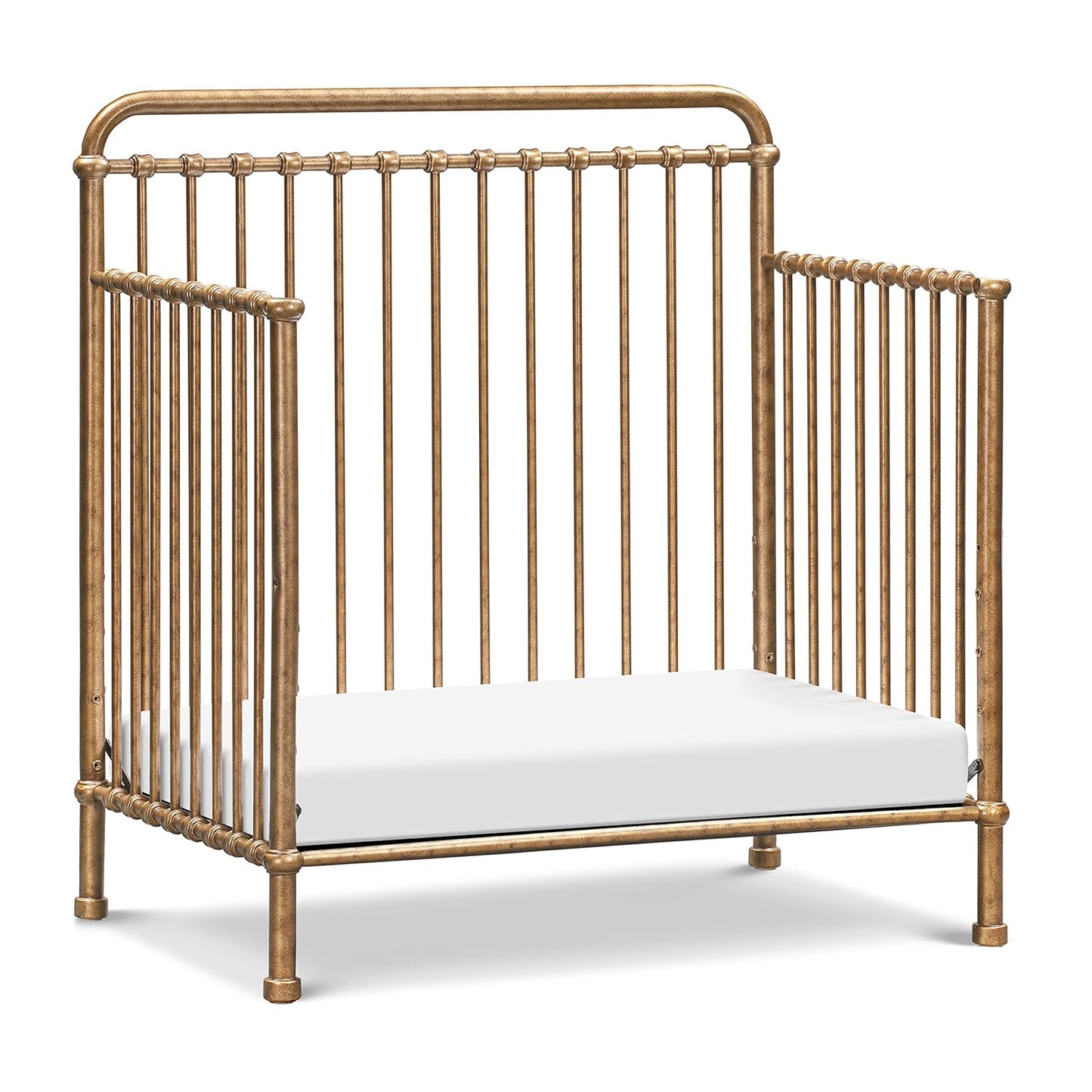 Cuna de metal convertible 3 en 1 Americana marca Namesake en color Vintage Oro