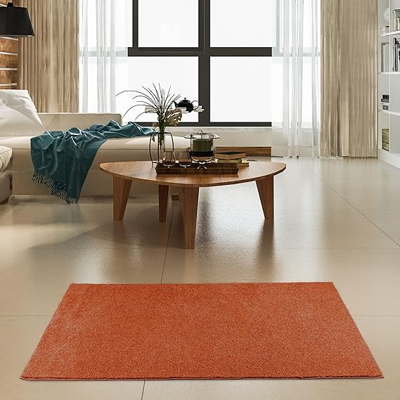 Alfombra de felpa marca Furnish My Place en naranja